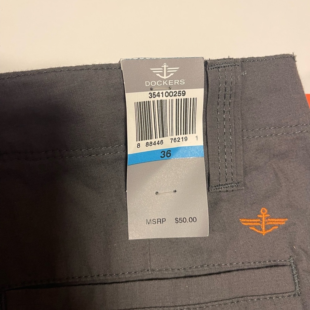 Dockers Dark Gray Cargo Shorts for Men - Picture 5 of 8